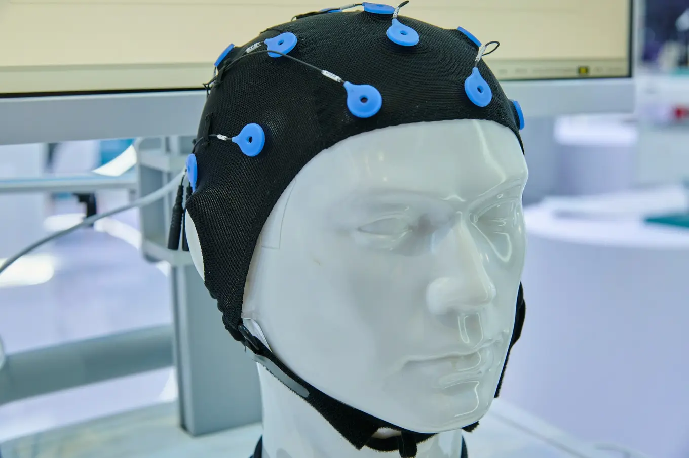 Jak wybrać akcesoria do pracowni EEG, aby usprawnić codzienną pracę personelu?